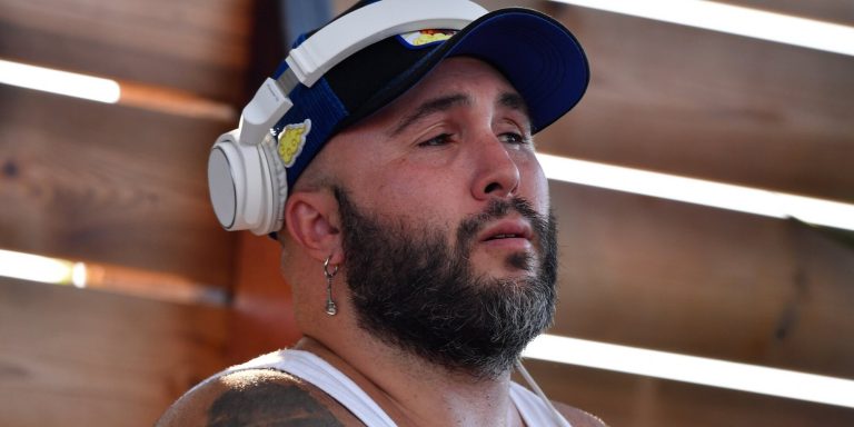 Kiko Rivera answers a reporter’s questions about his state of health with a loud slam