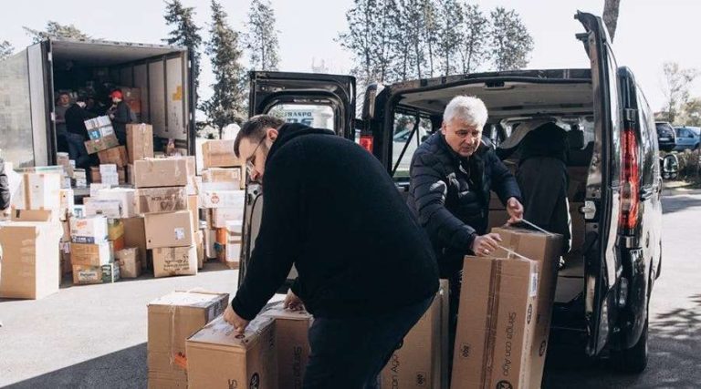 The Pope and Vatican employees mobilize to send aid to refugees from Ukraine
