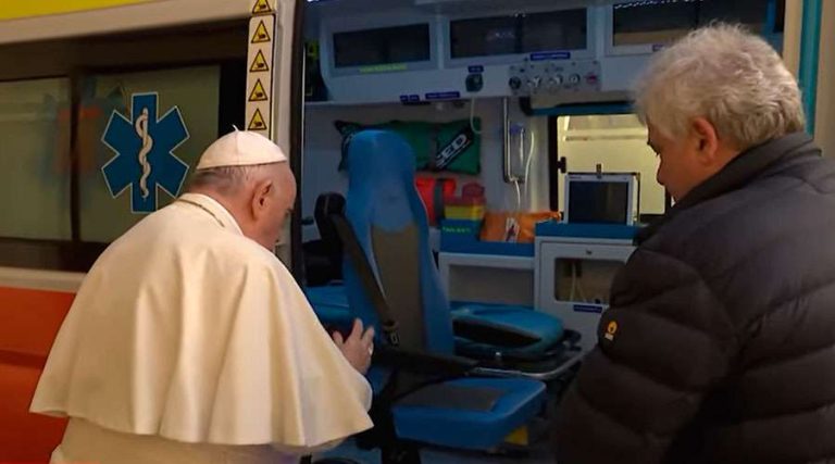 VIDEO: Pope Francis donates and blesses ambulance for Ukraine