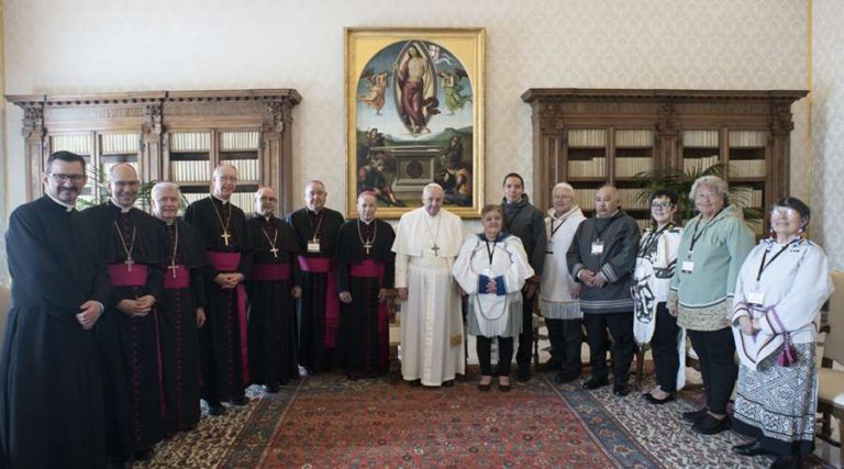 The Pope meets in the Vatican with indigenous groups and bishops of Canada