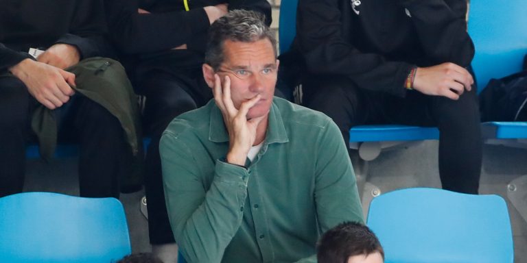 Iñaki Urdangarin, the biggest fan of his son Pablo, travels to Pamplona to see him play handball