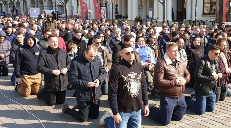 The “army” of the Rosario de Hombres arrives in Madrid