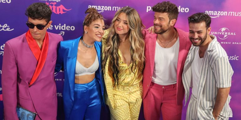 Lola Índigo presents ‘La Niña’ recalling ‘OT 2017’ surrounded by artist friends