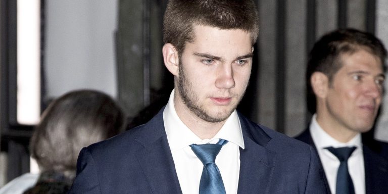 The reason for the absence of Juan Urdangarin at lunch at La Zarzuela due to the visit of King Juan Carlos