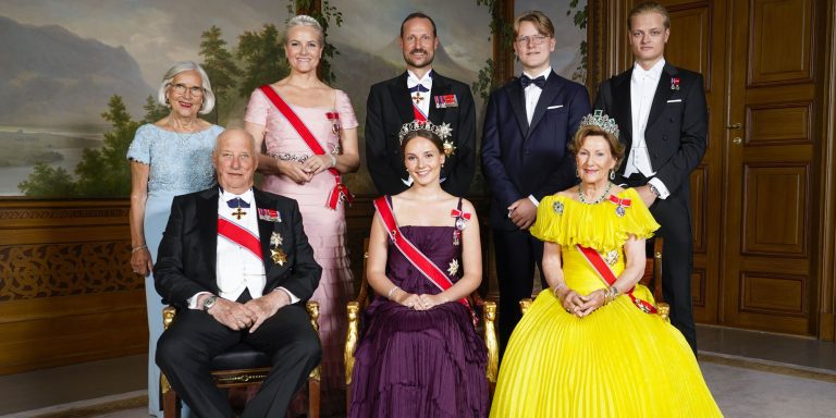 The official photos of the gala dinner of Ingrid Alexandra of Norway: family, the royal guests and the young heirs