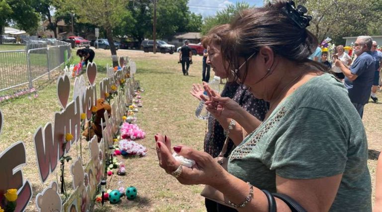 Through tears they ask to pray the Rosary for families of victims of massacre in Texas
