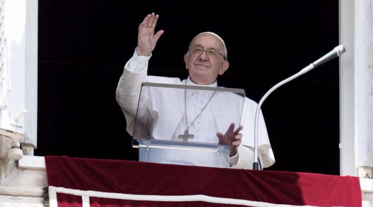 Pope Francis invites us to remain in love with Jesus until the end