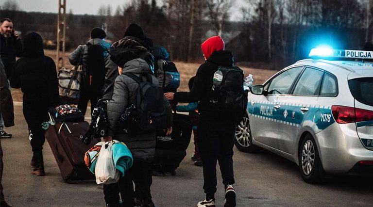 Pray this prayer for refugees, displaced and persecuted in the world