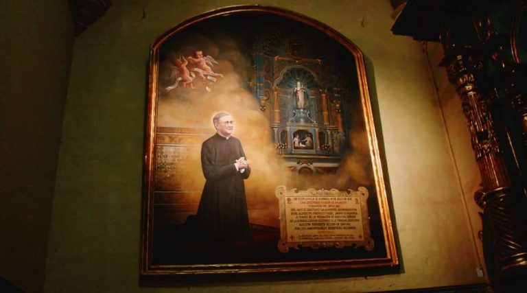 They remove a painting of Saint Josemaría Escrivá from the Cathedral of Lima on the eve of his feast