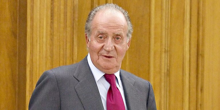 The surprising and close photographs of King Juan Carlos with Alexander, Corinna’s son