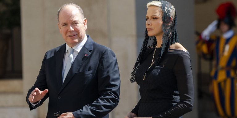Alberto and Charlene de Monaco’s trip to the Vatican: audience with the Pope, mutual gifts and without White Privilege